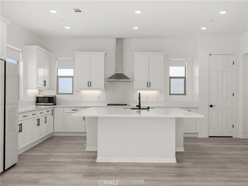 27448 Pioneer Court Valencia, CA 91381