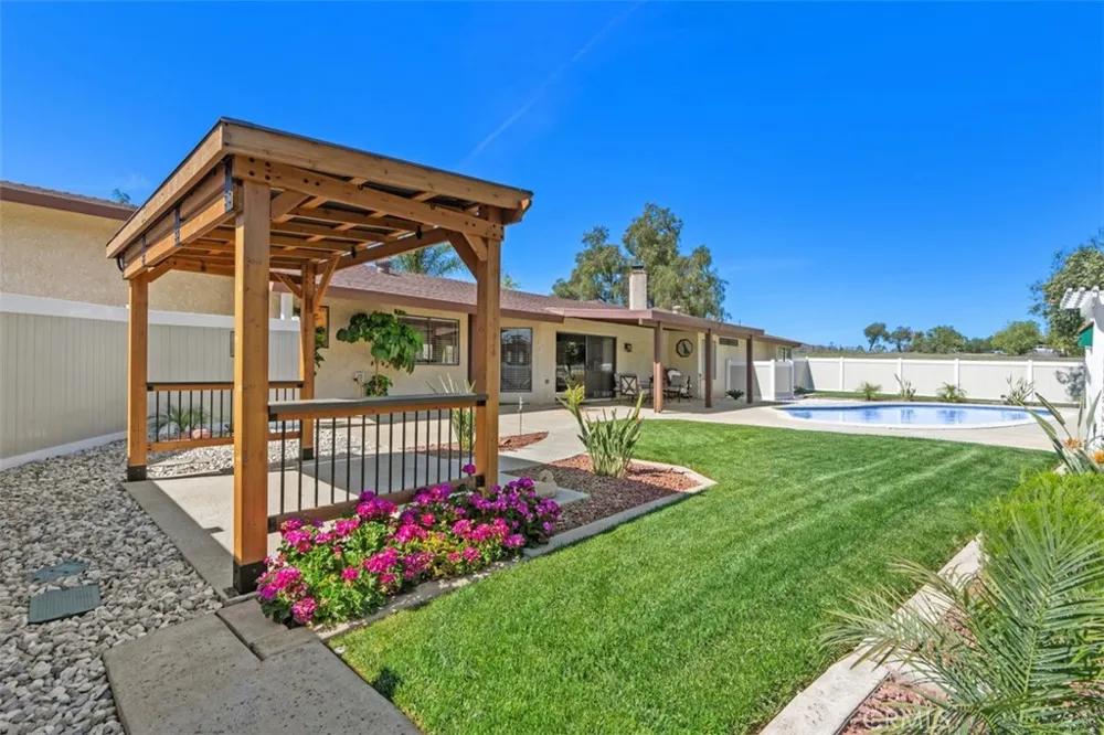 37790 Los Alamos Road Murrieta, CA 92563
