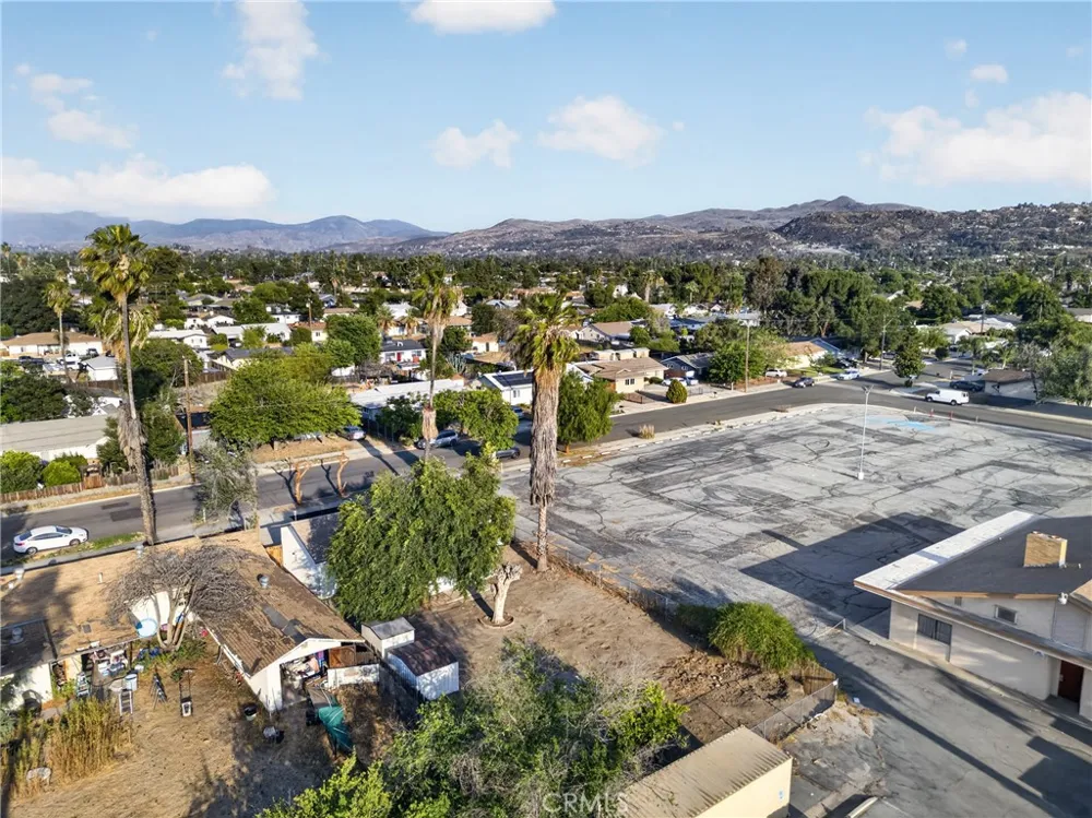 531 S Thompson Street Hemet, CA 92543