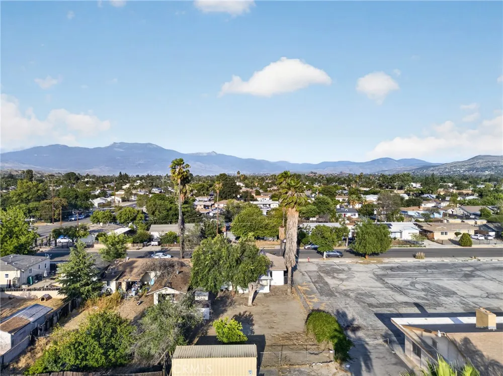 531 S Thompson Street Hemet, CA 92543