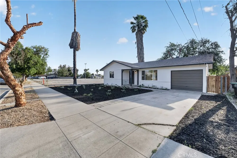 531 S Thompson Street Hemet, CA 92543