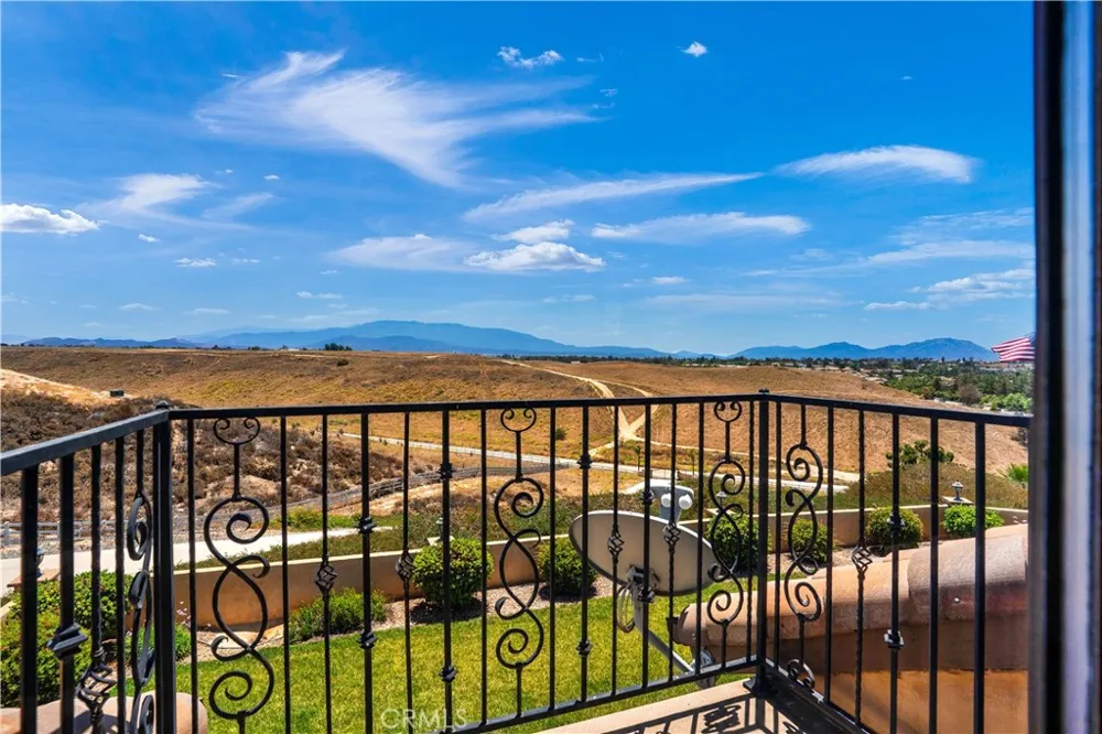 32032 La Serena Temecula, CA 92591