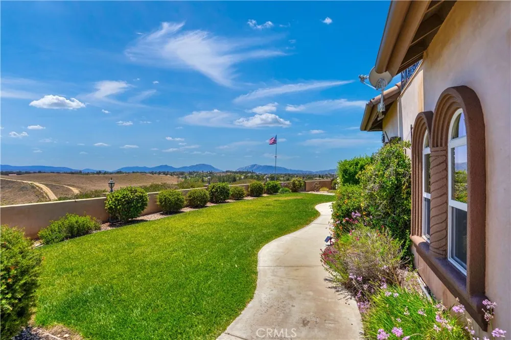 32032 La Serena Temecula, CA 92591