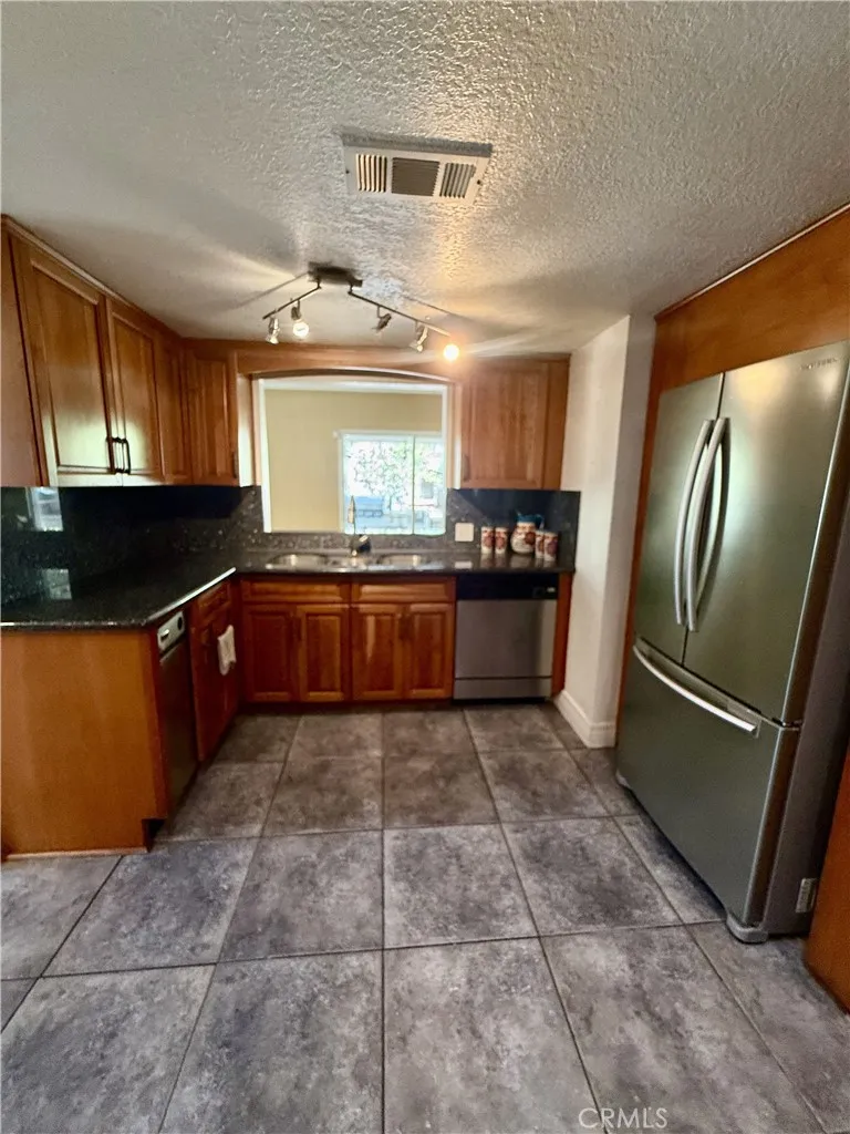 3054 Forest Rialto, CA 92377