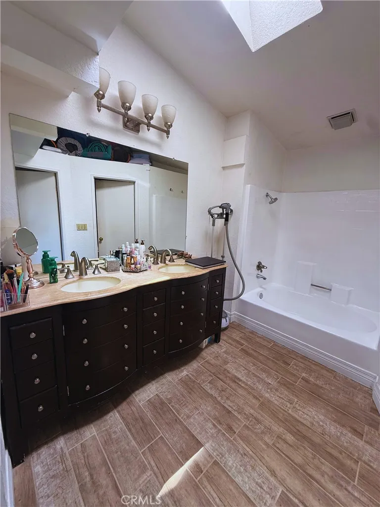3054 Forest Rialto, CA 92377