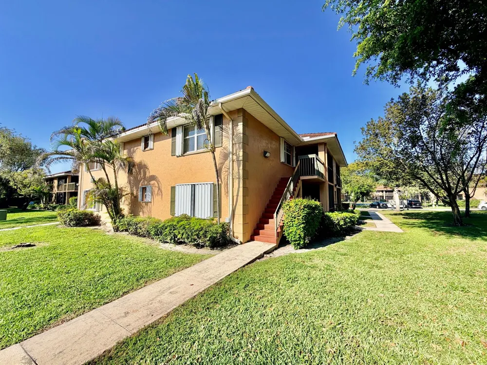 741 NW 104TH AVENUE #203 Pembroke Pines, FL 33026