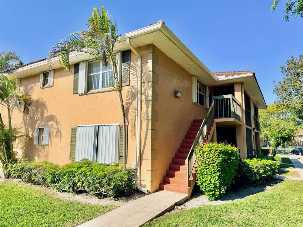 741 NW 104TH AVENUE #203 Pembroke Pines, FL 33026