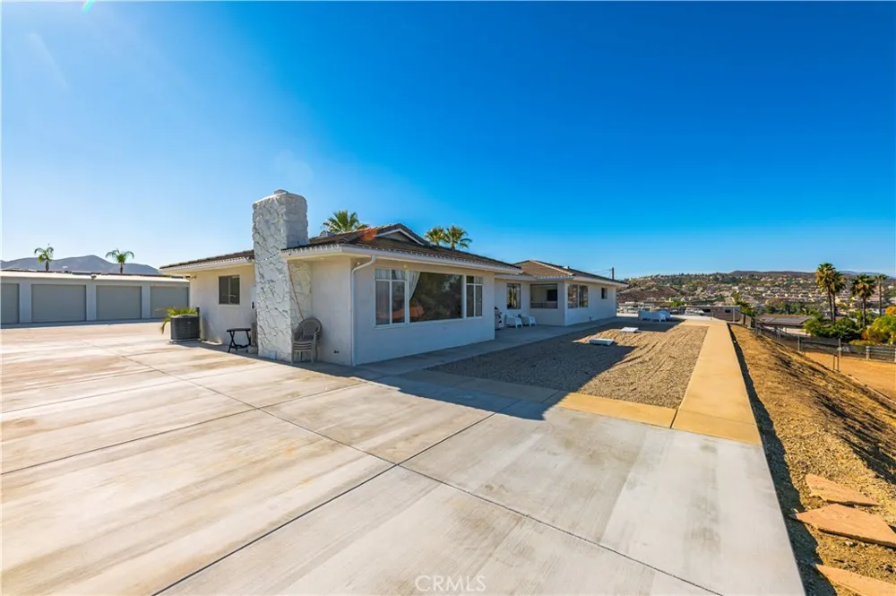 22475 Loch Lomond Drive Canyon Lake, CA 92587