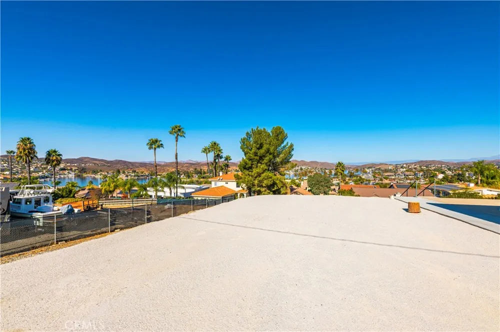 22475 Loch Lomond Drive Canyon Lake, CA 92587