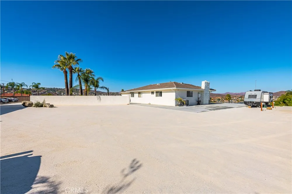22475 Loch Lomond Drive Canyon Lake, CA 92587