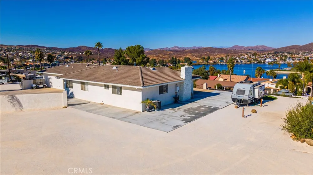22475 Loch Lomond Drive Canyon Lake, CA 92587