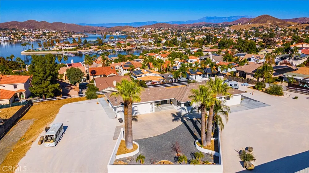 22475 Loch Lomond Drive Canyon Lake, CA 92587