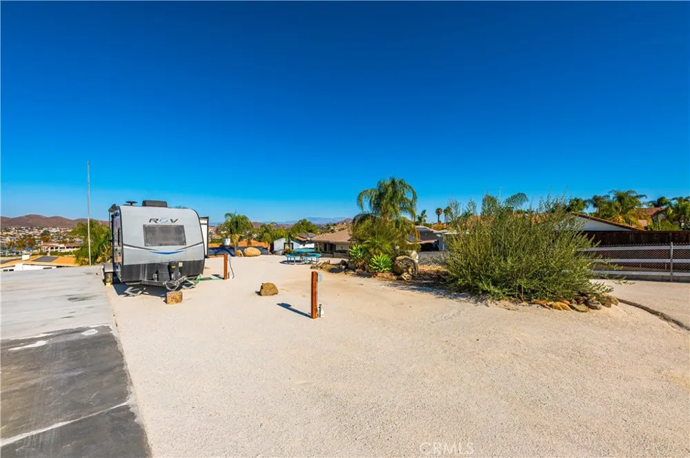 22475 Loch Lomond Drive Canyon Lake, CA 92587
