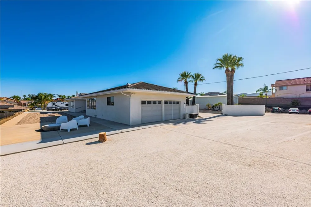 22475 Loch Lomond Drive Canyon Lake, CA 92587