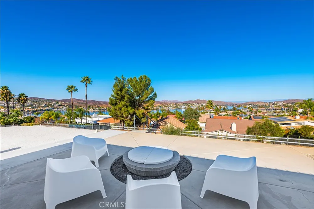 22475 Loch Lomond Drive Canyon Lake, CA 92587