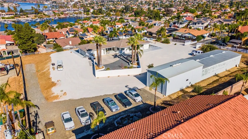 22475 Loch Lomond Drive Canyon Lake, CA 92587