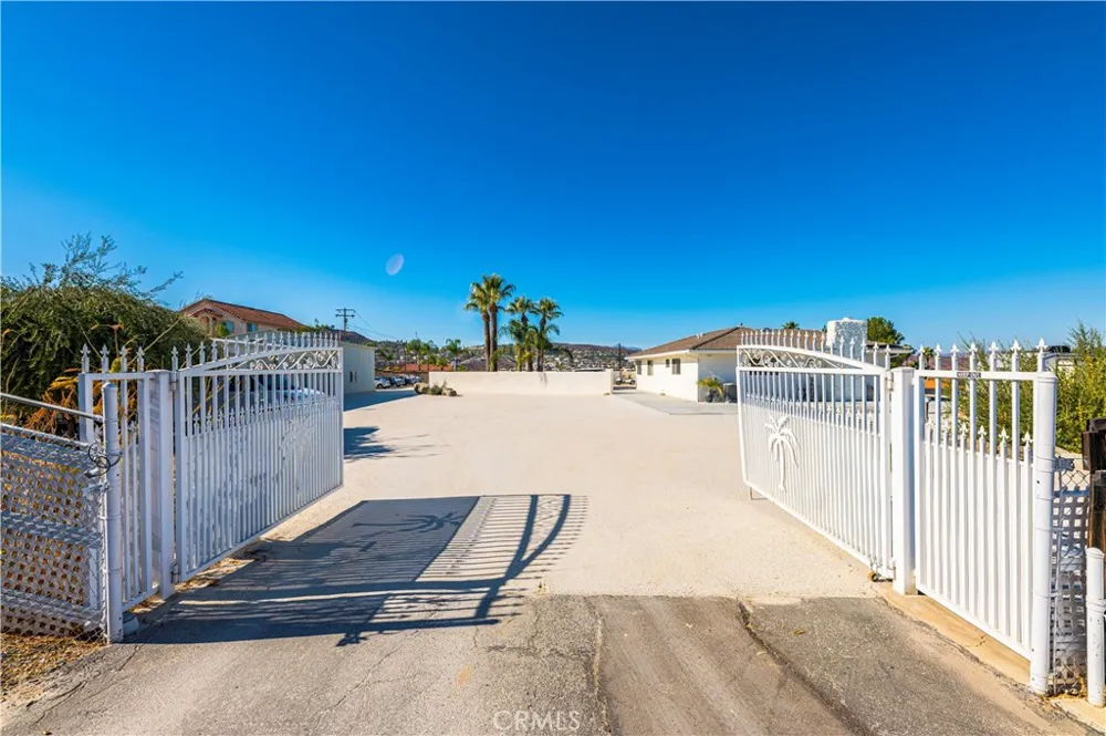 22475 Loch Lomond Drive Canyon Lake, CA 92587