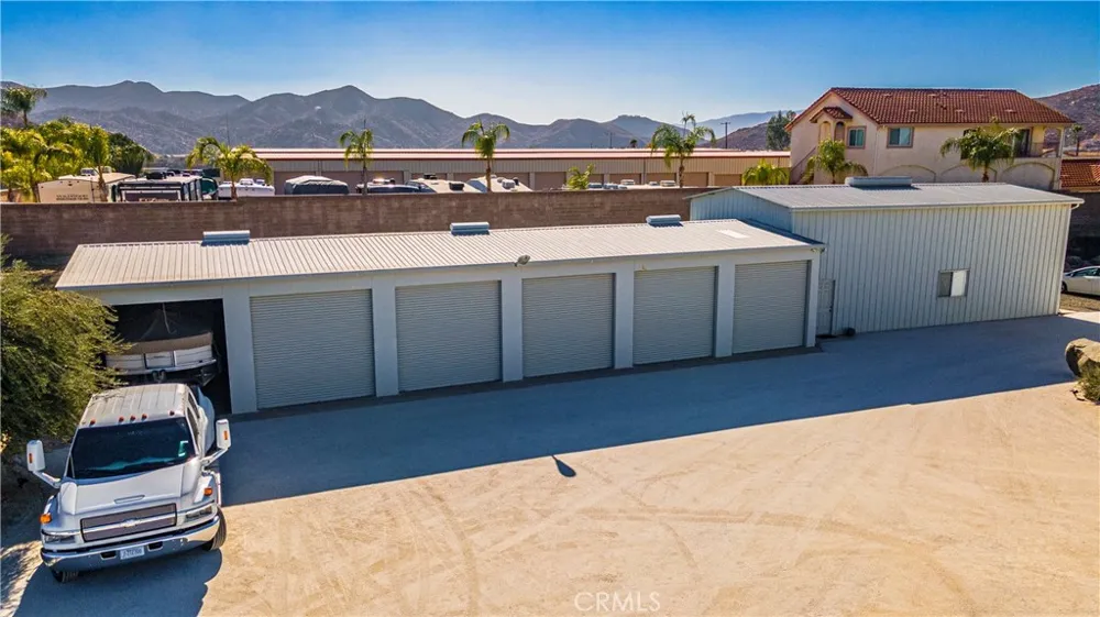 22475 Loch Lomond Drive Canyon Lake, CA 92587