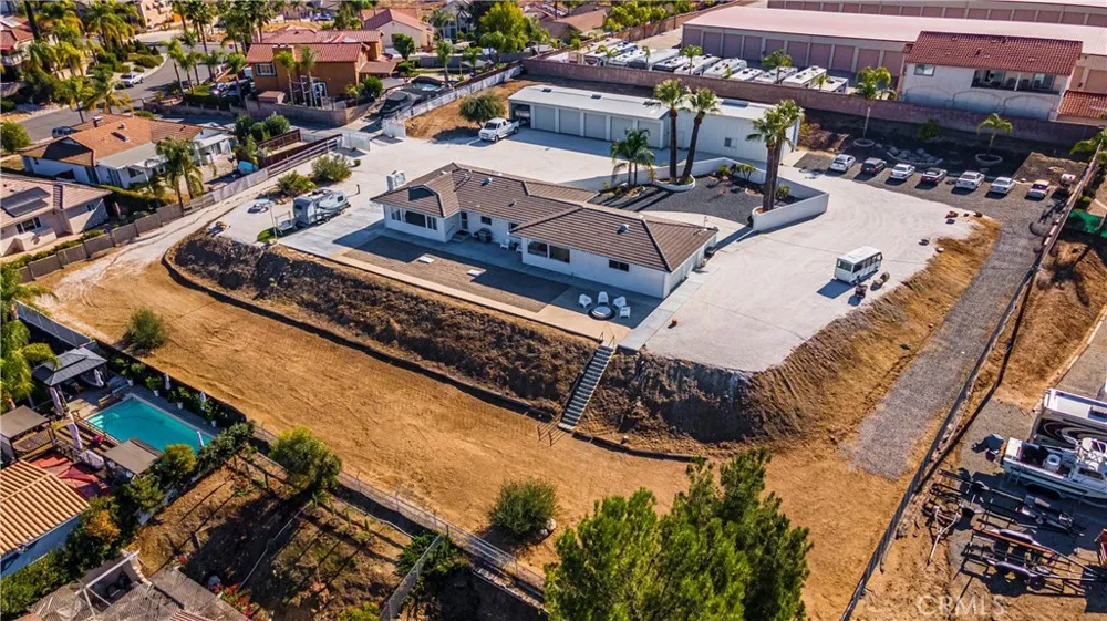 22475 Loch Lomond Drive Canyon Lake, CA 92587