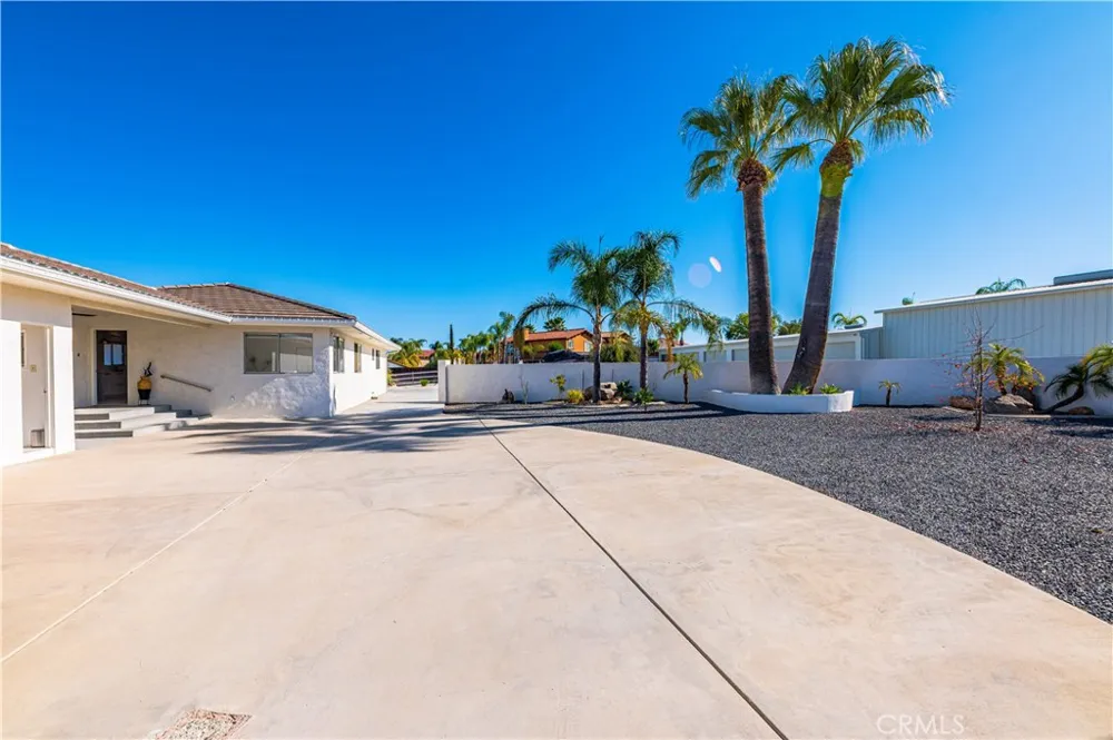 22475 Loch Lomond Drive Canyon Lake, CA 92587