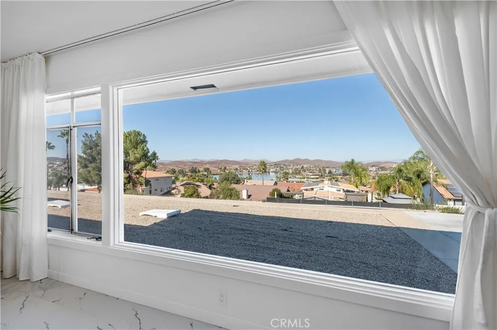 22475 Loch Lomond Drive Canyon Lake, CA 92587