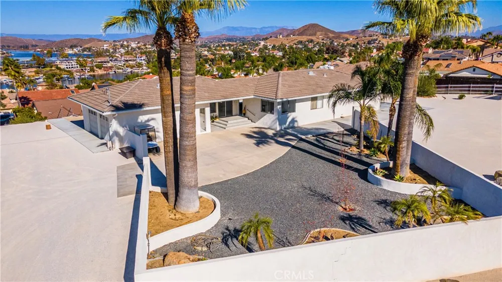 22475 Loch Lomond Drive Canyon Lake, CA 92587