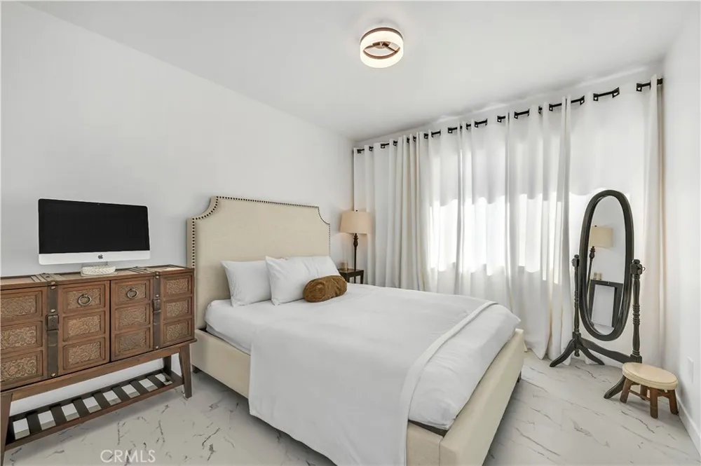 22475 Loch Lomond Drive Canyon Lake, CA 92587