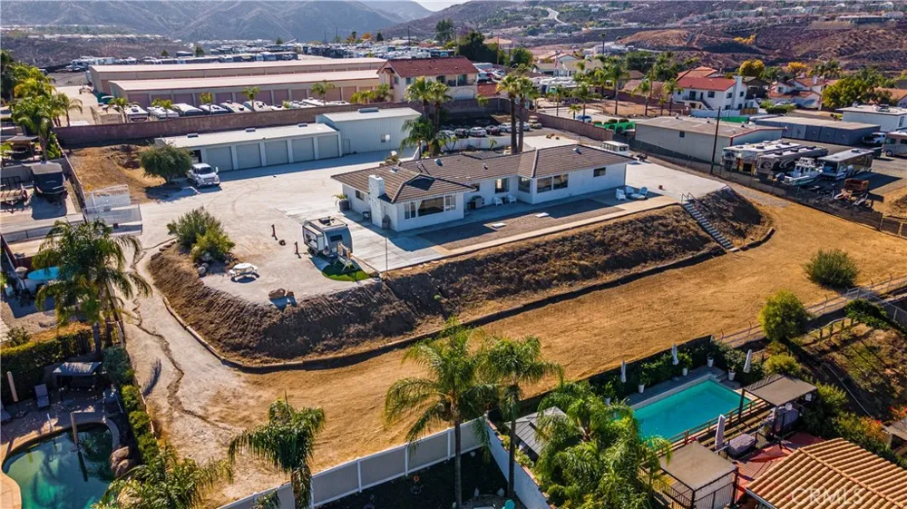 22475 Loch Lomond Drive Canyon Lake, CA 92587