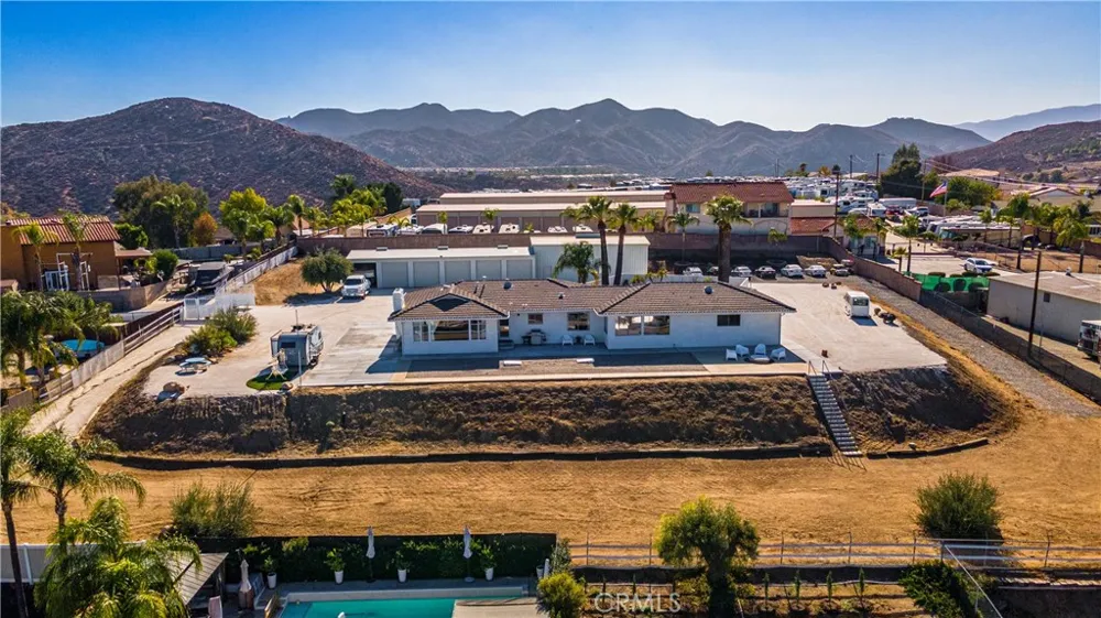 22475 Loch Lomond Drive Canyon Lake, CA 92587