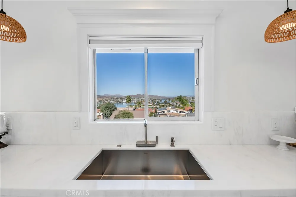 22475 Loch Lomond Drive Canyon Lake, CA 92587