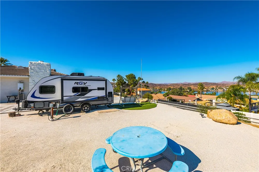22475 Loch Lomond Drive Canyon Lake, CA 92587