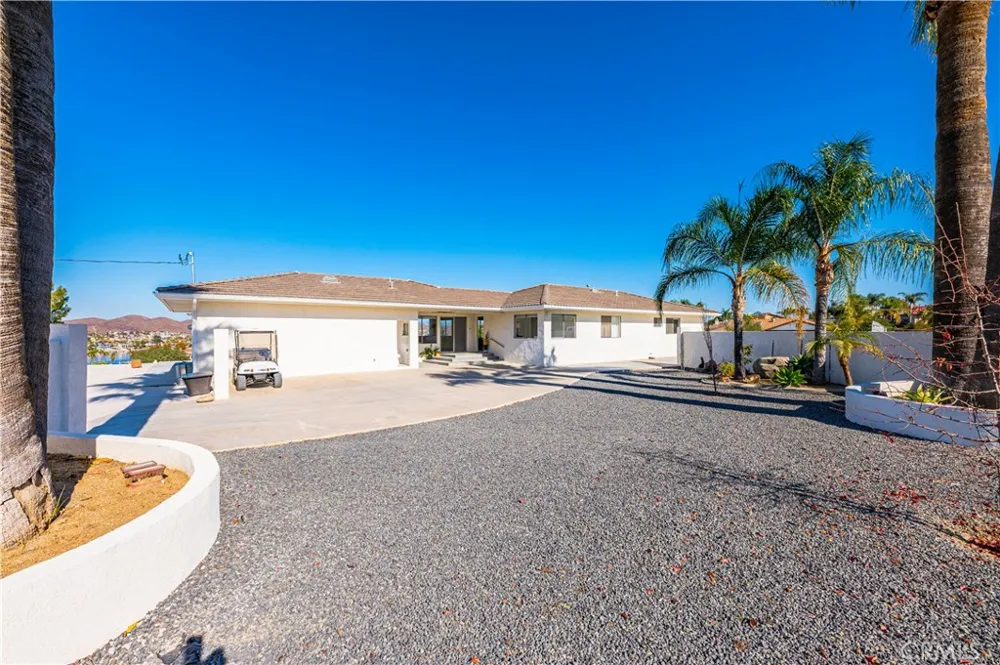22475 Loch Lomond Drive Canyon Lake, CA 92587