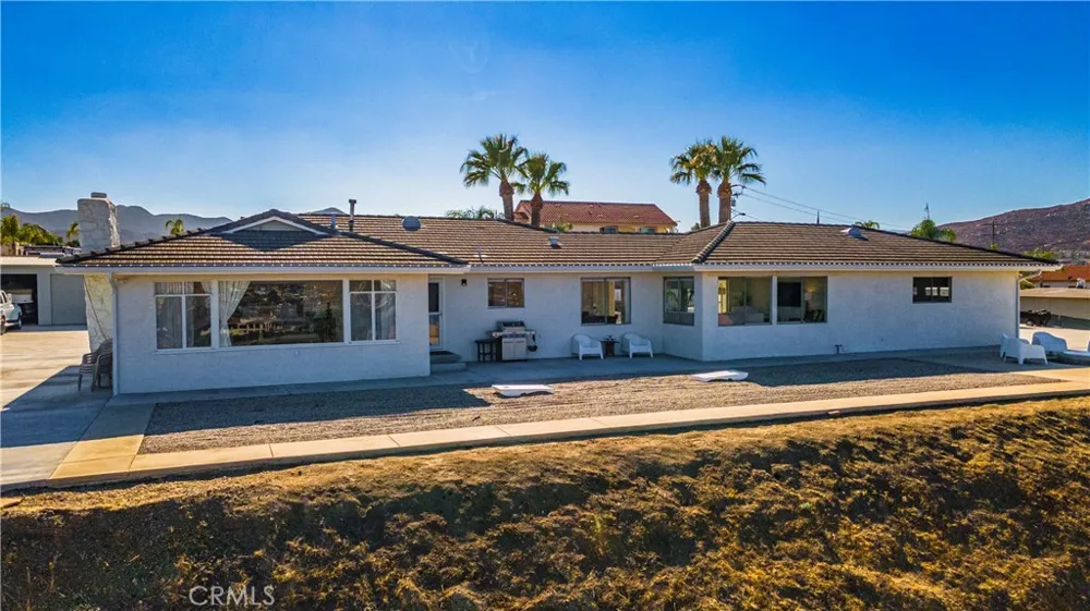 22475 Loch Lomond Drive Canyon Lake, CA 92587