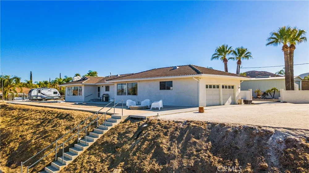 22475 Loch Lomond Drive Canyon Lake, CA 92587