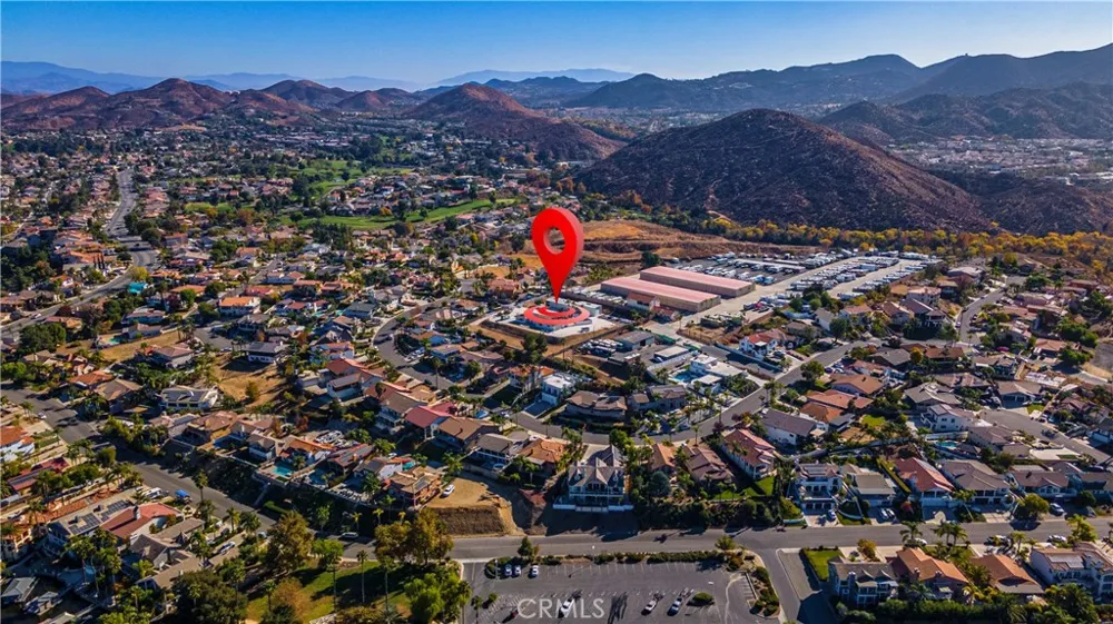22475 Loch Lomond Drive Canyon Lake, CA 92587