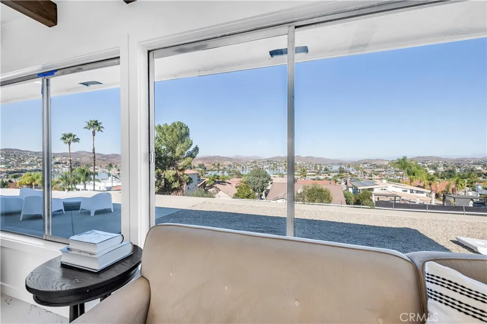 22475 Loch Lomond Drive Canyon Lake, CA 92587