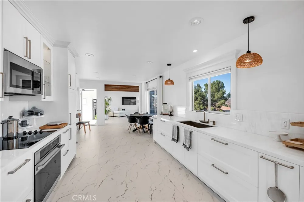 22475 Loch Lomond Drive Canyon Lake, CA 92587