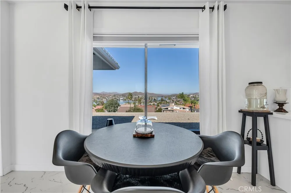 22475 Loch Lomond Drive Canyon Lake, CA 92587