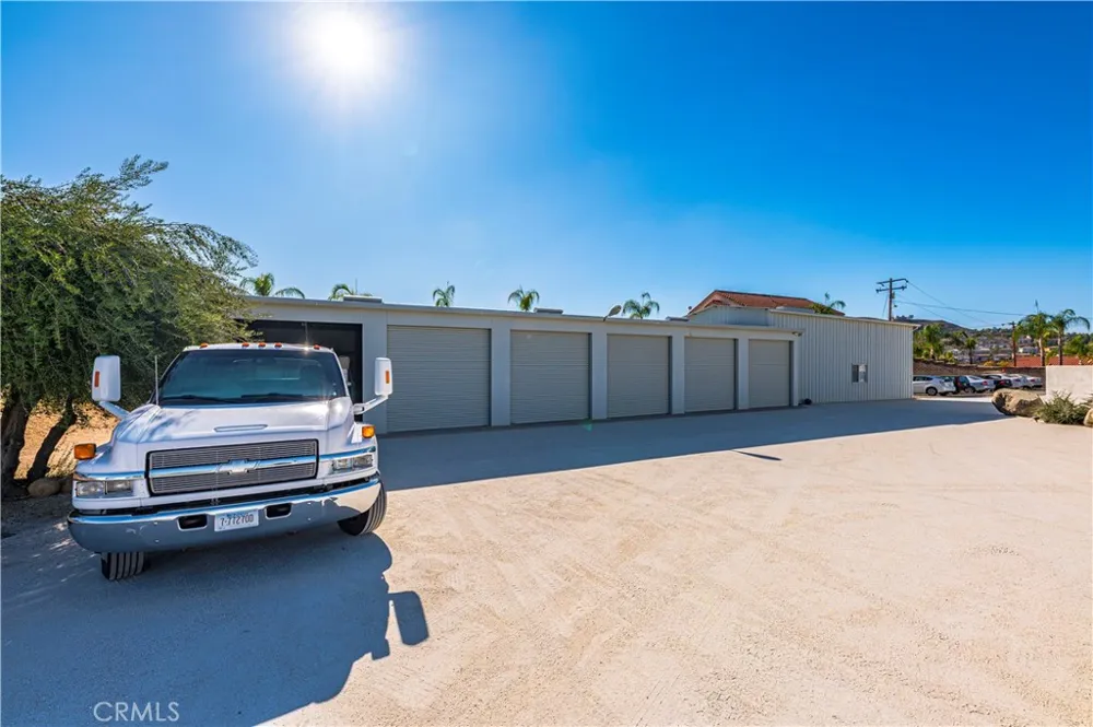 22475 Loch Lomond Drive Canyon Lake, CA 92587