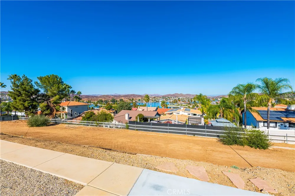 22475 Loch Lomond Drive Canyon Lake, CA 92587