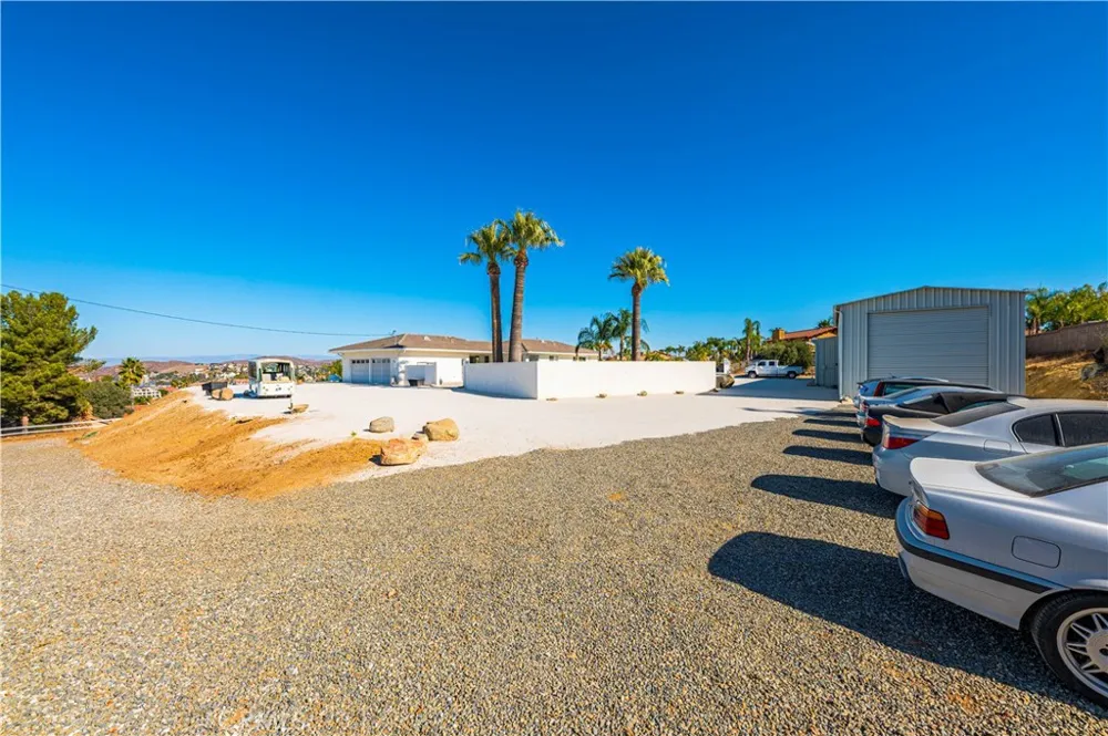 22475 Loch Lomond Drive Canyon Lake, CA 92587