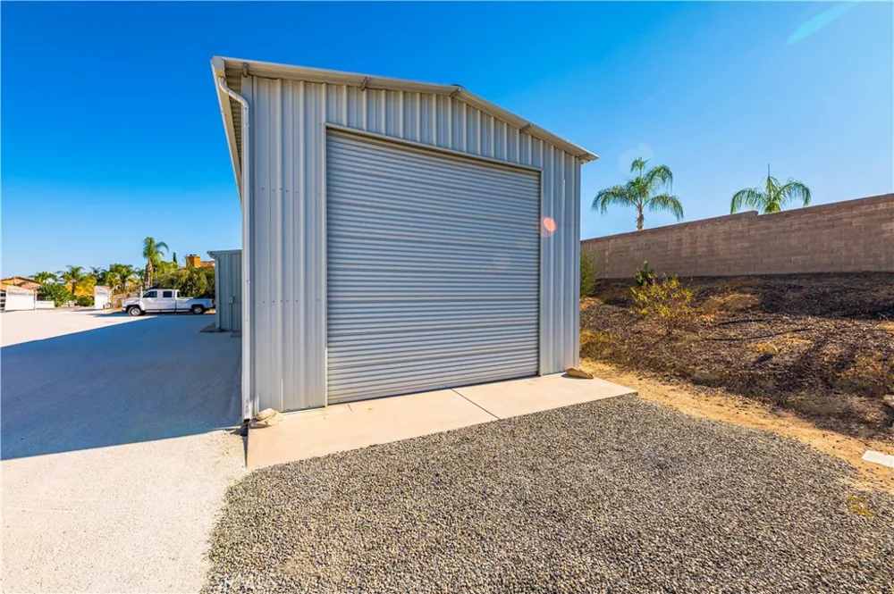 22475 Loch Lomond Drive Canyon Lake, CA 92587