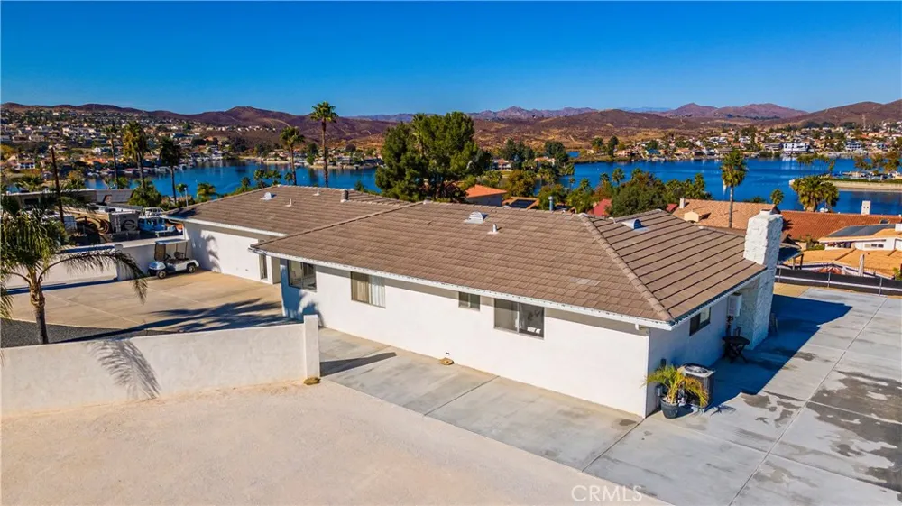 22475 Loch Lomond Drive Canyon Lake, CA 92587