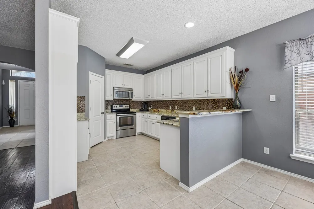 1910 Bentwood Court Grapevine, TX 76051