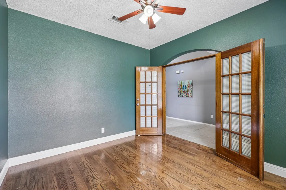 1910 Bentwood Court Grapevine, TX 76051