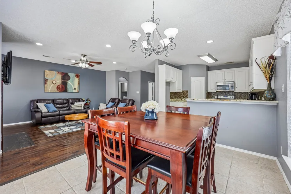 1910 Bentwood Court Grapevine, TX 76051