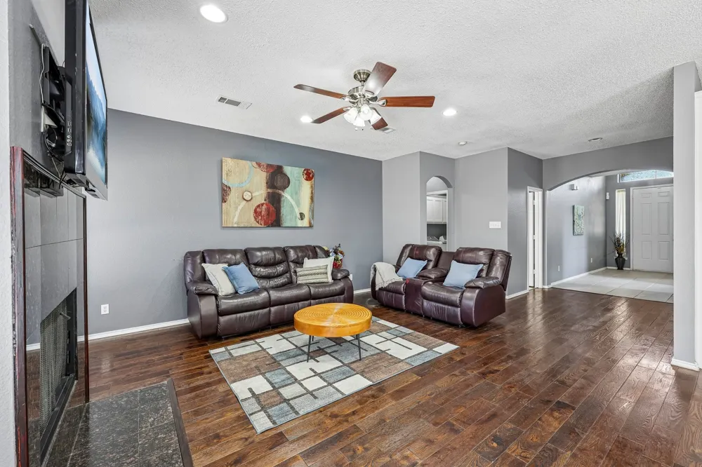 1910 Bentwood Court Grapevine, TX 76051