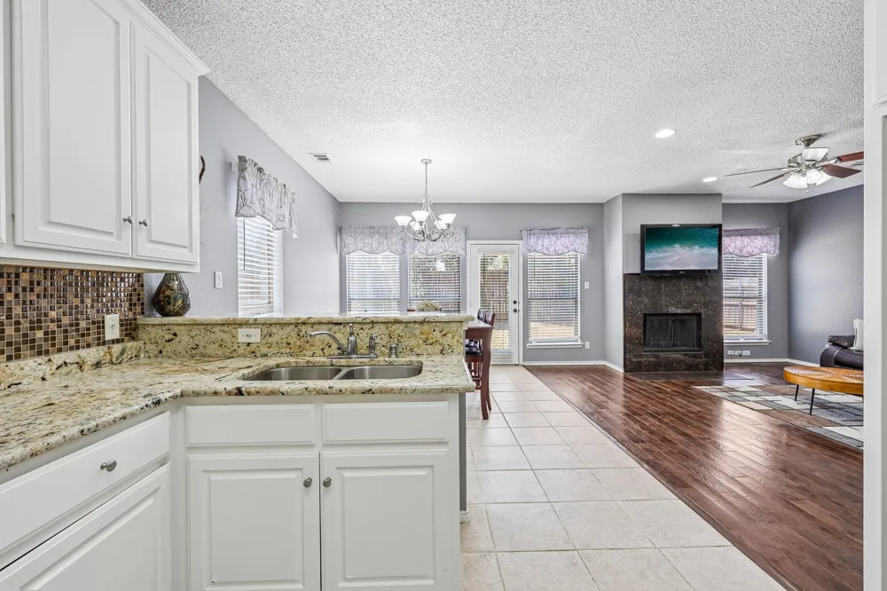 1910 Bentwood Court Grapevine, TX 76051