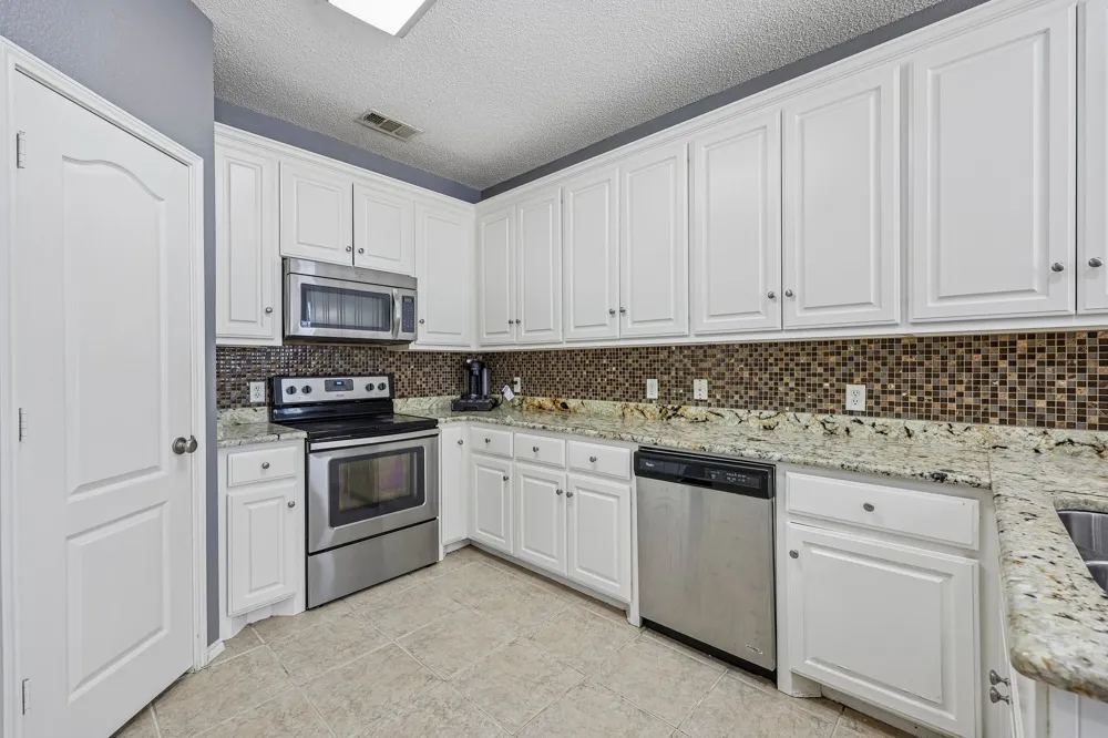 1910 Bentwood Court Grapevine, TX 76051