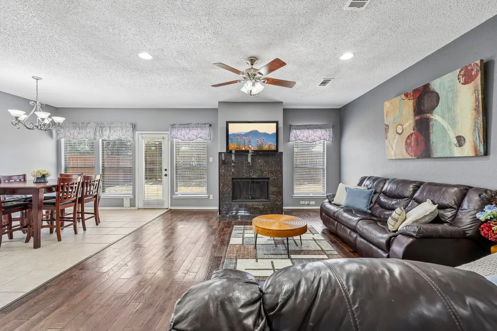 1910 Bentwood Court Grapevine, TX 76051